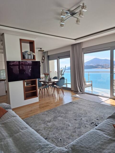 Luxury two bedroom apartment next to the sea