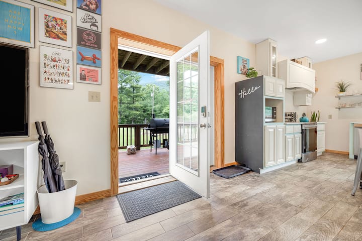 Llama Loft | Fire Pit | Fenced Yard | Brew Trail - Nellysford, VA