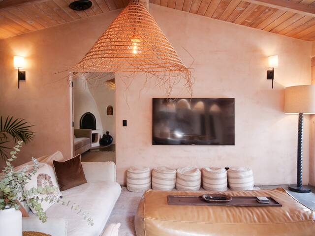 Art Ranch LA | Private Studio City Estate gallery image 3