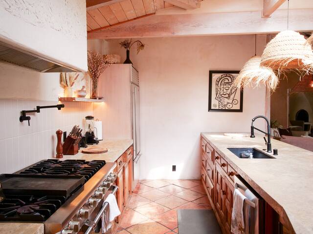 Art Ranch LA | Private Studio City Estate gallery image 4