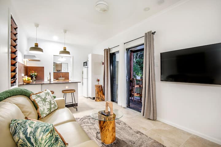 Airlie Beach Eco Cabins  - Bandicoot Cabin - Whitsundays