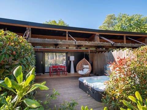 Unusual eco-gîte – private jacuzzi & nature