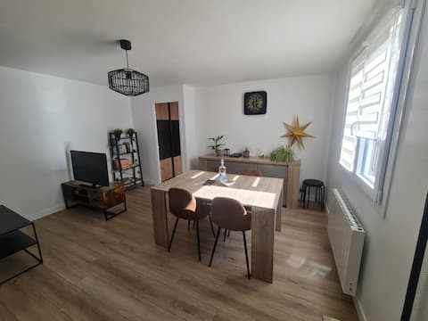 T2 of 45m² on inner courtyard near train station
