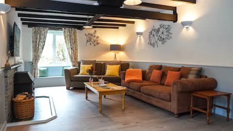 Ta Mill Forge Cottage in a Stunning Retreat