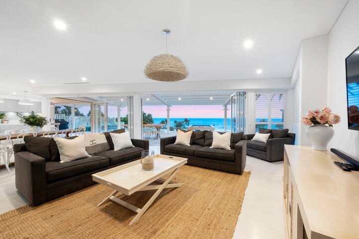 Luxury Beachfront Mansion gallery image 3