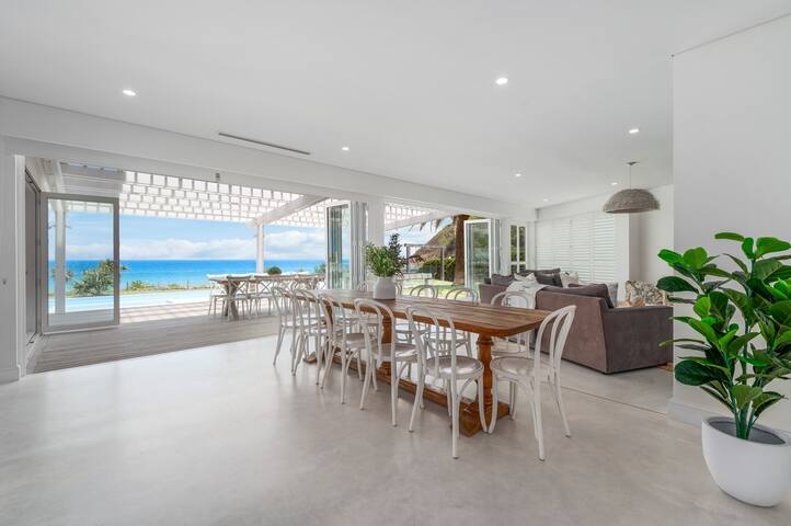 Luxury Beachfront Mansion gallery image 4