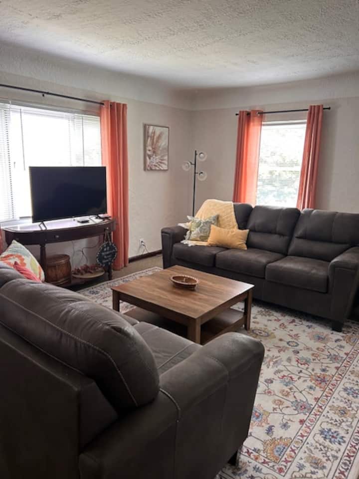 Charming, Historic & Spacious Flat - Jackson, MI