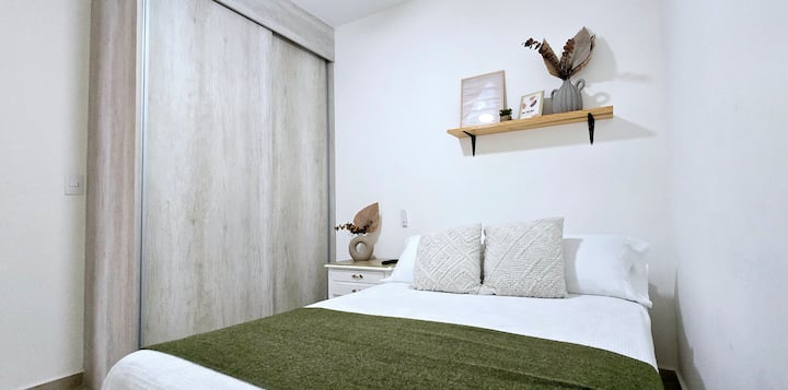 Chumba kilicho na luva mbili zilizozimwa na uzuri kamili pamoja na feni ya dari 