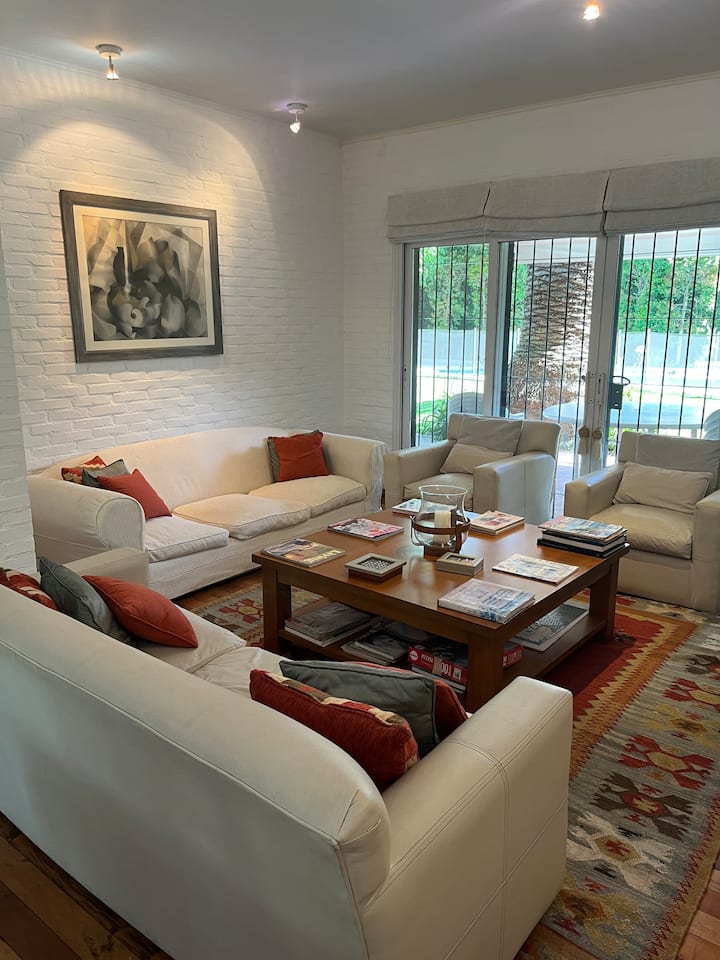 Apartamento de 4 dormitórios com quintal e piscina em Beccar