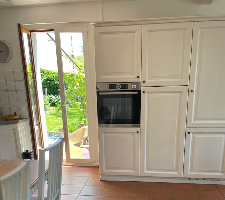 Grande Chambre Avec Balcon, Dans Charmante Maison - Lausanne