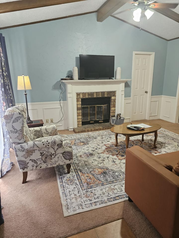 Cozy 2 Bed/2 Bath Suite With Kitchen And Bunk Room - Fort Davis, TX