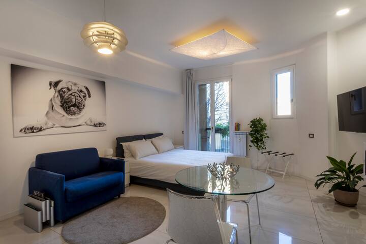 Beautiful four-room apartment in the city center gallery image 4