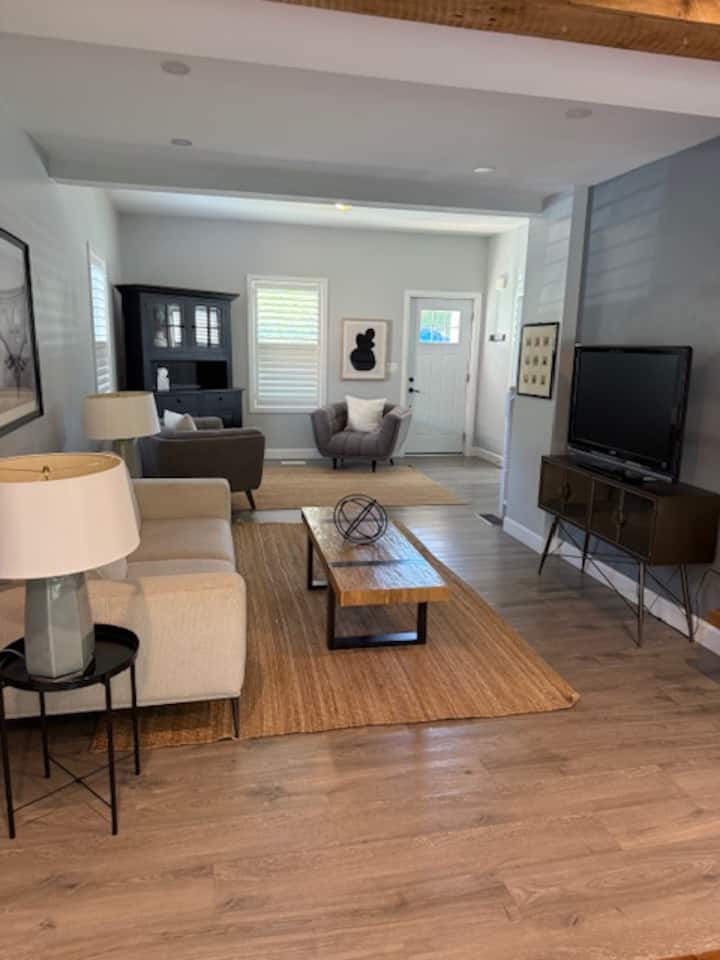 Cheerful 3 Bedroom Home In Port Hope With Hot Tub - Port Hope
