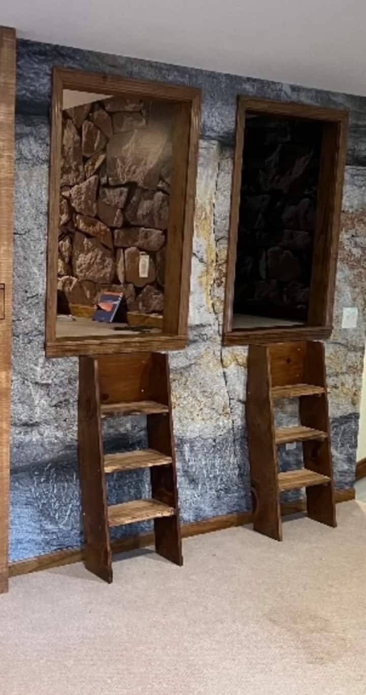 СТЪЛБИТЕ ЗА ДОСТЪП ДО СТАИ 4 И 5 (Вълчата пещера №1 И пещера Орел #2)