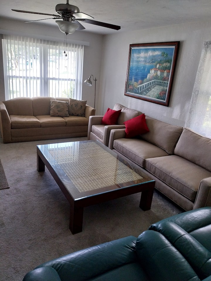 Deland, Fully Furnished Cozy Duplex Sleeps 6 - DeLand, FL