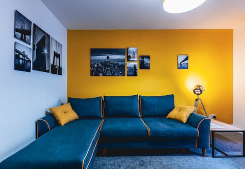 Popular Airbnb listing: Contractor Base, Free Street Parking in Coldside