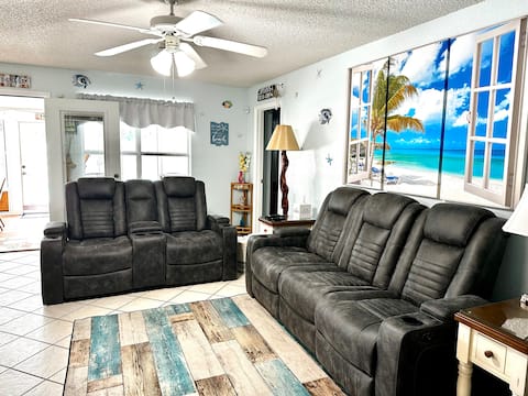 Top performing Airbnb: Relaxing 3 bed/2 bath home with pool & hot tub in Laguna Vista