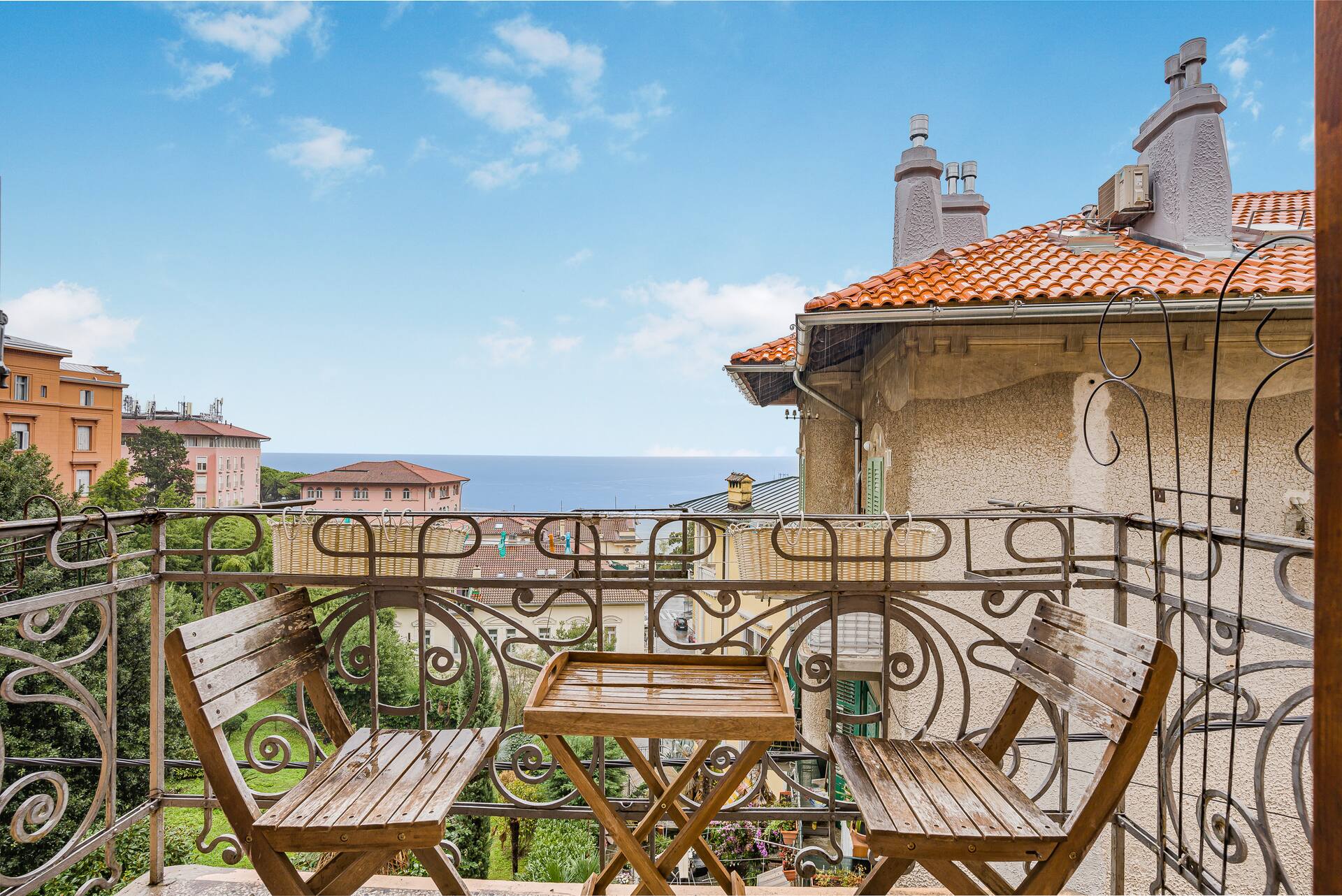 Villa Sea View Balcony Steps To Center & Beach