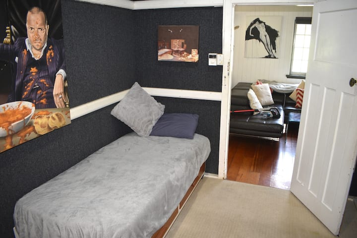 Ideálne pre mladších a nedávno zvukovo izolované (v tejto miestnosti nie je klimatizácia).