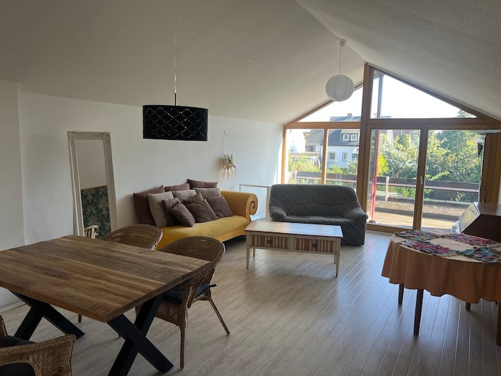 Beautiful, Central Apartment (90m²) With Balcony - Isernhagen