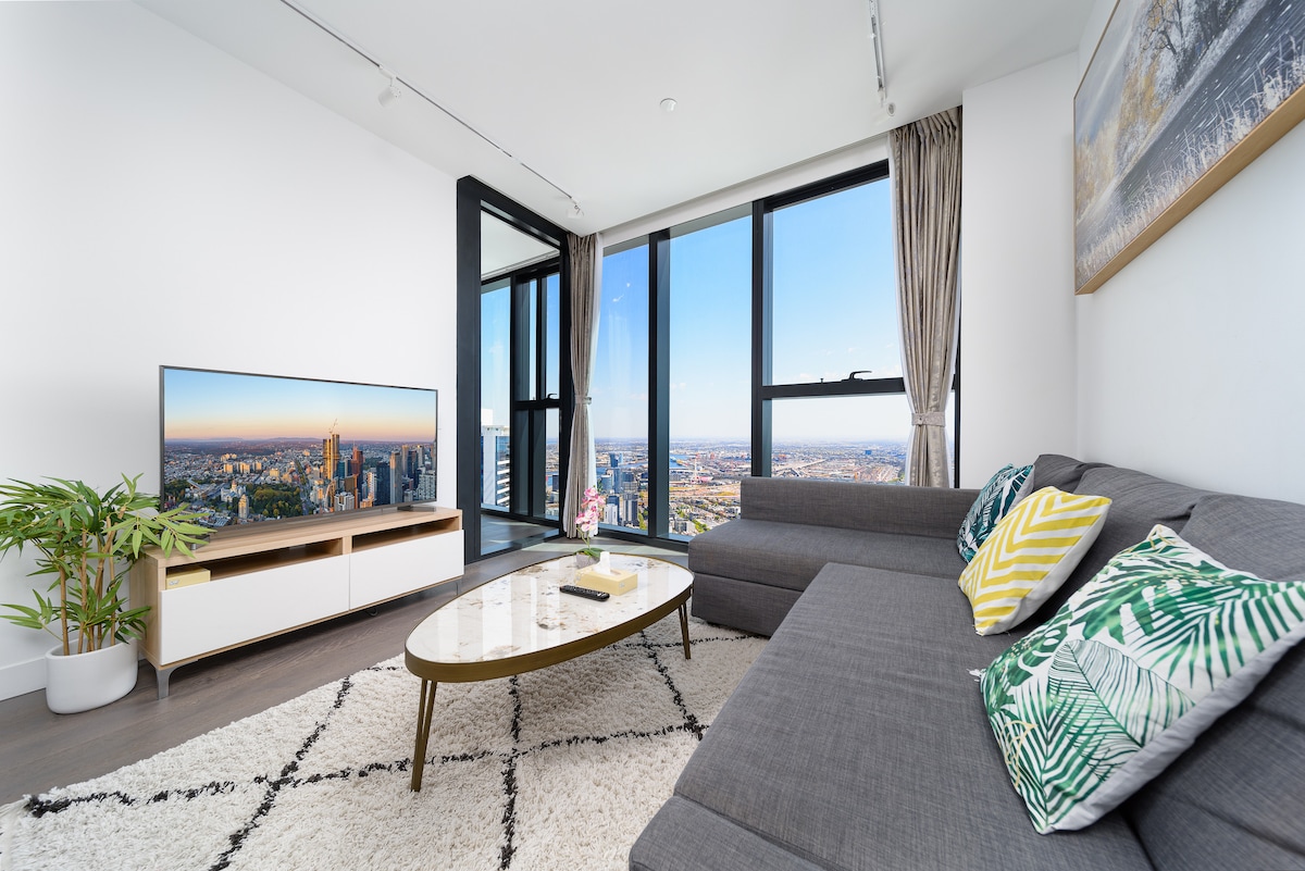 Successful Airbnb property: 67F Luxe Sunset MelbCBD. 2BR2BA. 6Pax. FreeCarPark in Carlton