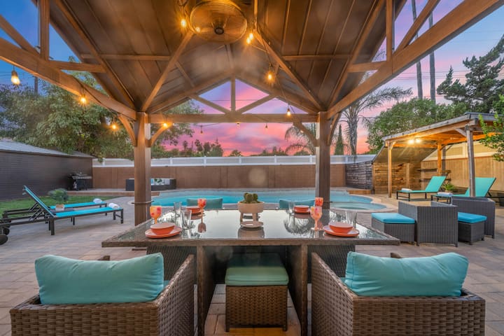 132 Stunning Spacious Entire home pool/spa/EV Plug