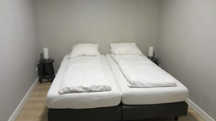 Спалня 3 в експлозия на цветя в апартамент 1 (лява стая на горния етаж/4 души)  