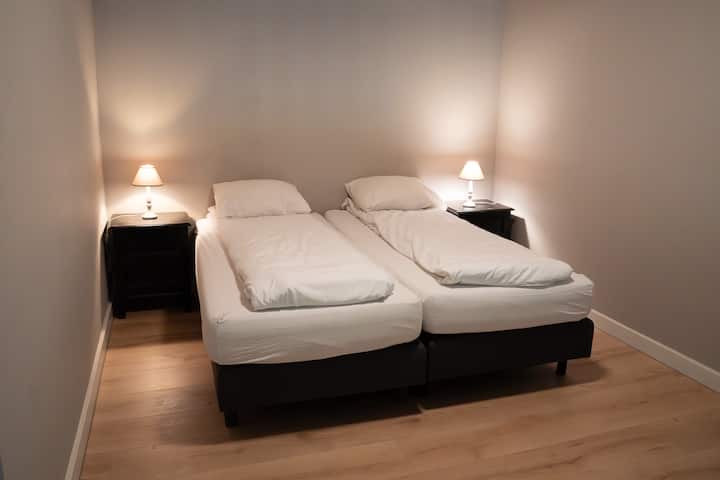 Спалня 5 в апартамент 2 цветно 