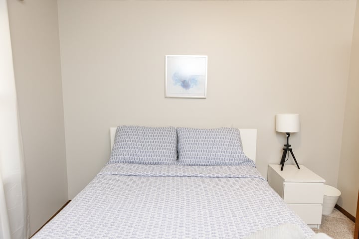 Имаме фотографии од различни ќебиња/ прекривки за да може да ги видите различните комплети што ги нудиме. 