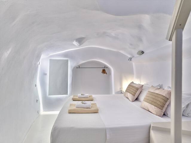 Sunset View Villa Santorini – Outdoor Jacuzzi gallery image 5