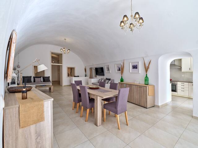 Sunset View Villa Santorini – Outdoor Jacuzzi gallery image 3