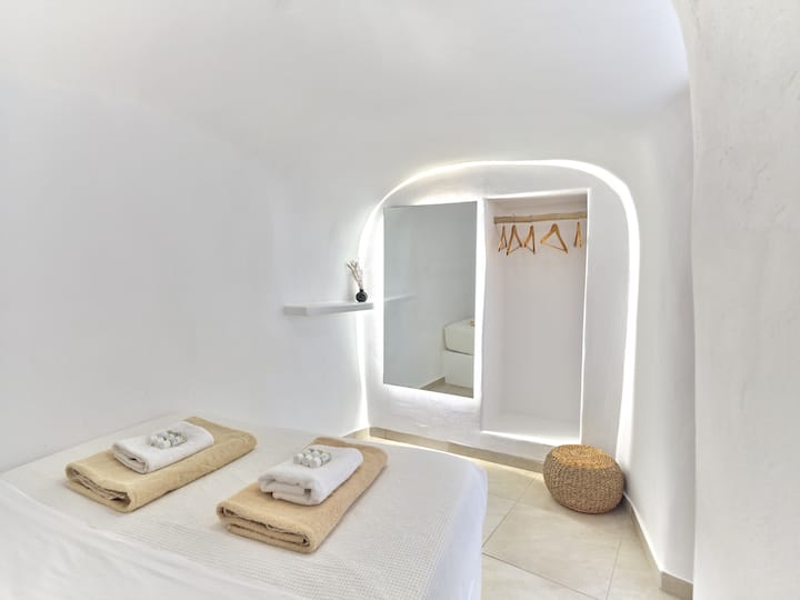 3rd bedroom :
Double bed
Hanging space
Hangers