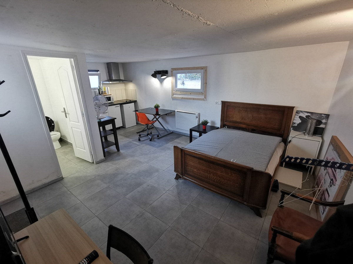 Airbnb performant: Comfortable studio in residence à Tremblay En France