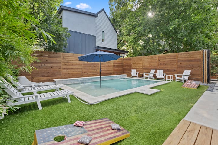 Downtown Luxury Oasis – Heated Pool! (5 Bedrooms)