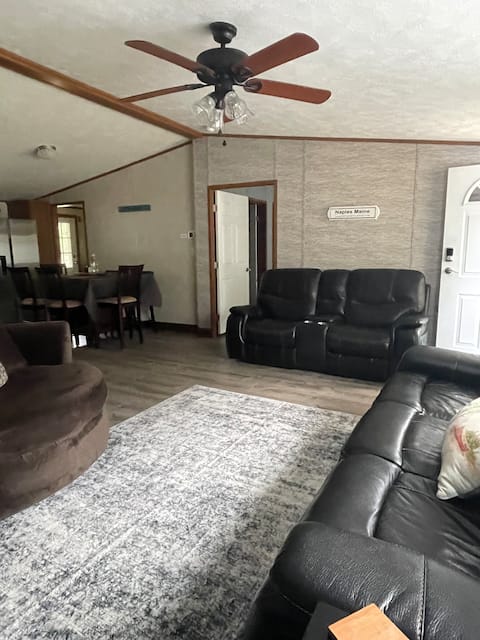 Popular Airbnb listing: Oliver House with Sebago Lake boat access in Naples