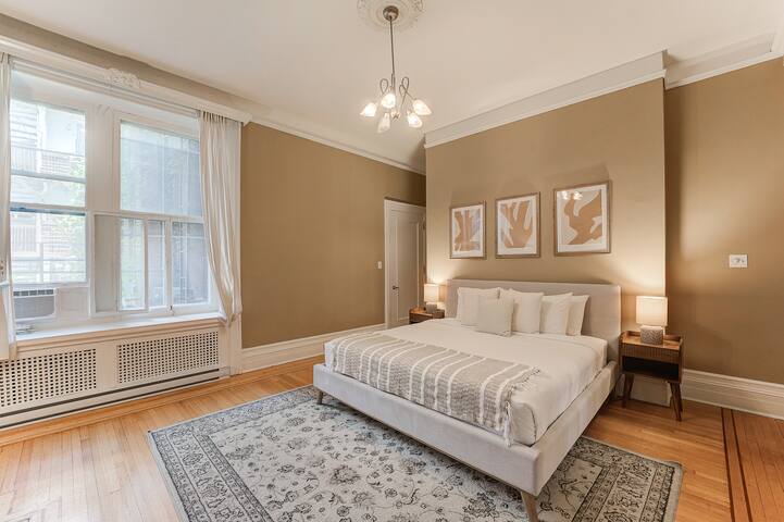 Old century 2BR apartment downtown Montreal gallery image 5
