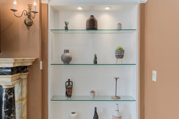 Old century 2BR apartment downtown Montreal gallery image 4