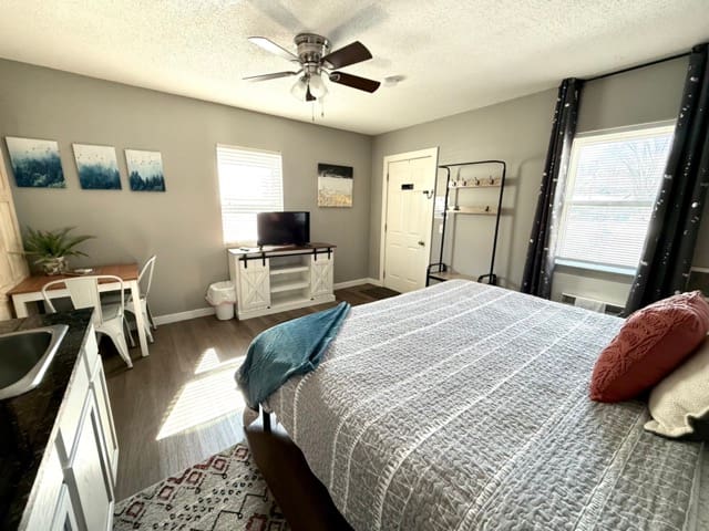 Creekside Retreat Inn & Suites managed Airbnb listing 3