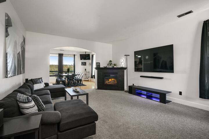Salem’s Largest Stay | 3 Stories | Home Theater | gallery image 4