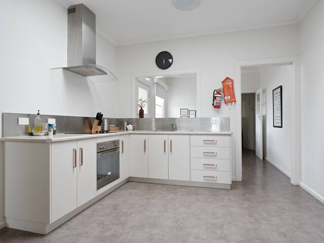 The Boatman’s West House – Low Head Pilot Station gallery image 5