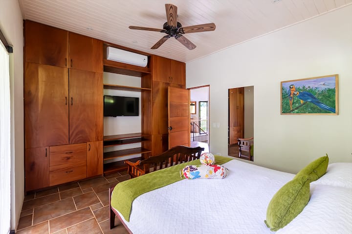 Chambre principale/ TV