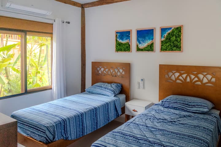 2 jednolôžkové postele