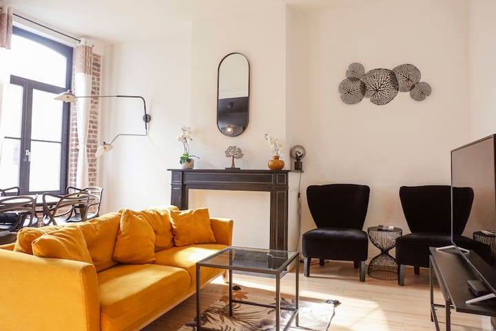 Stylish 3 Bedrooms+ A/C & Private Baths – EU Area