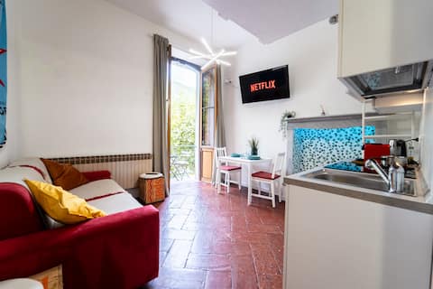 Petite Suite01 [10 meters from the QCterme entrance]