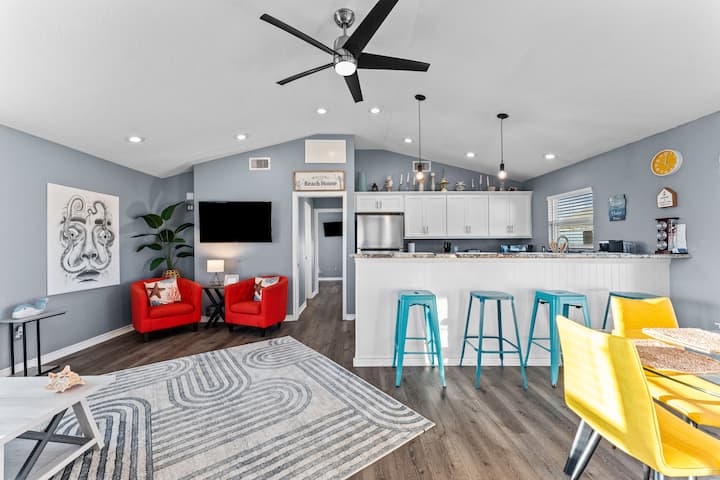 Golf Cart, Hot Tub, Bar, Pets! 5 Min To Beach - Jamaica Beach, TX