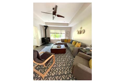 Spring bird watching getaway w/ wd burning stove