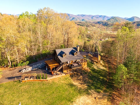 Fainting Goats! Luxe Mountain Cabin + Epic Views