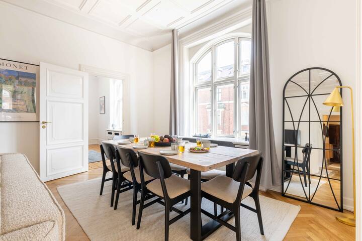 Tivoli Gardens Apartment w/3BR for 7 People gallery image 4