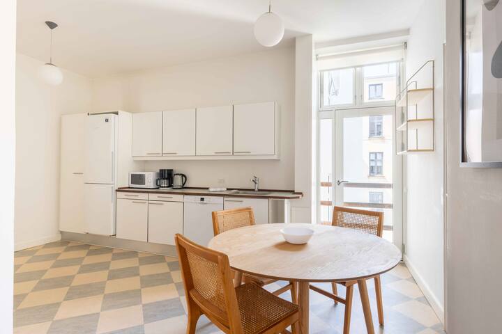 Tivoli Gardens Apartment w/3BR for 7 People gallery image 3