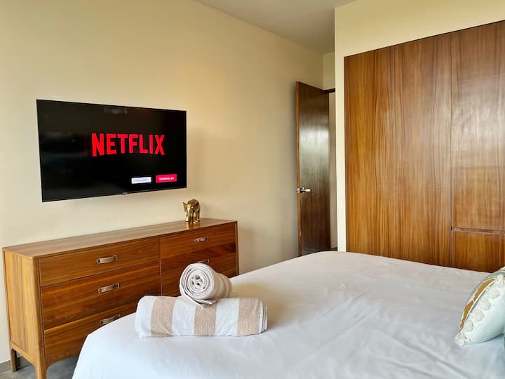 Тази трета спалня е на втория етаж на помещението, до което се стига през терасата.
